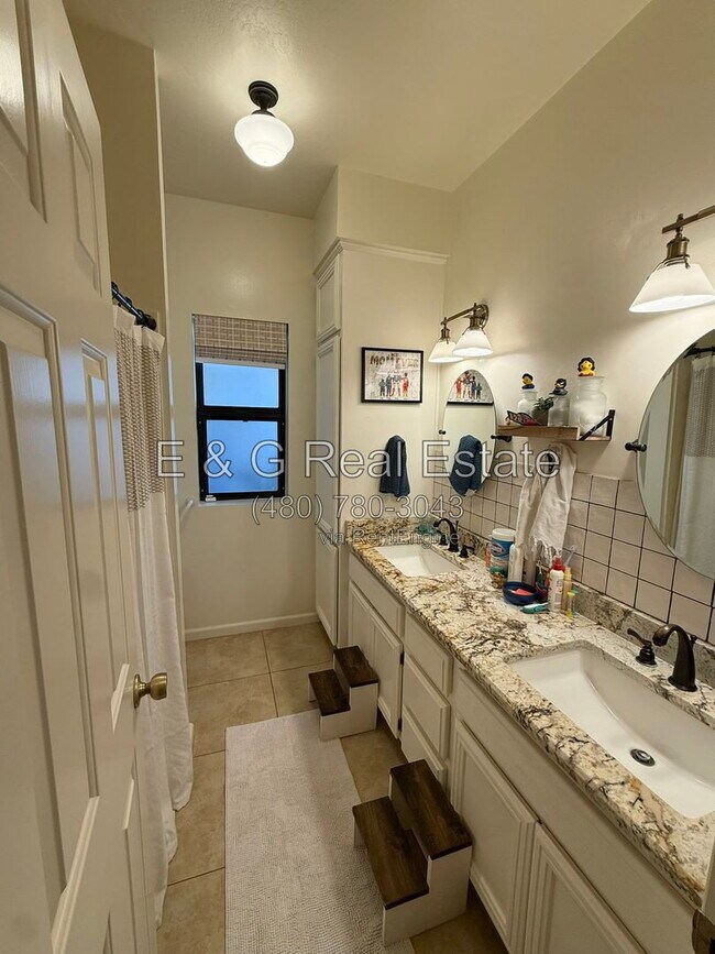 Building Photo - 8617 E Larkspur Dr