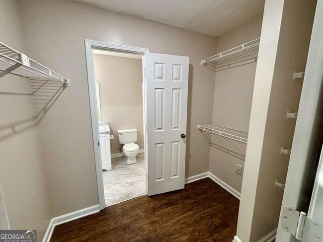 Building Photo - 3841 Woodridge Way