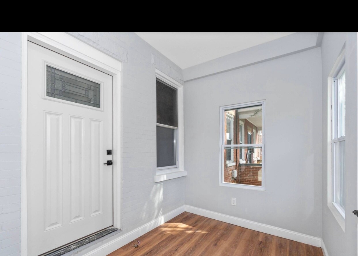 Building Photo - 2305 N Monroe St