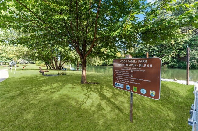 Building Photo - Renovated 4-bdrm, 2-bath Tualatin home—Cor...