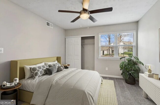 Building Photo - 7600 Roswell Rd