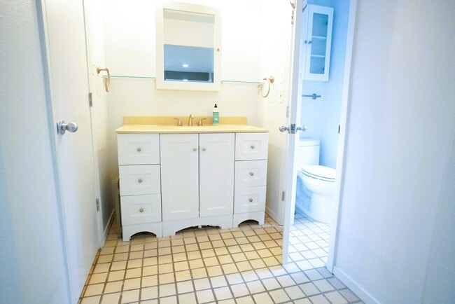 Building Photo - 6008 Inwood Dr