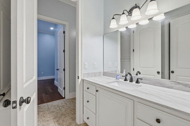 Building Photo - 1549 L'Acadie Dr