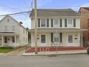 Building Photo - 258 W King St