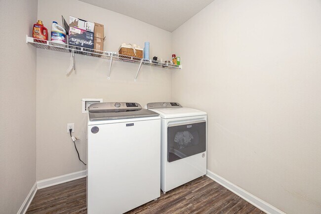Building Photo - 9125 Bellewood Dr