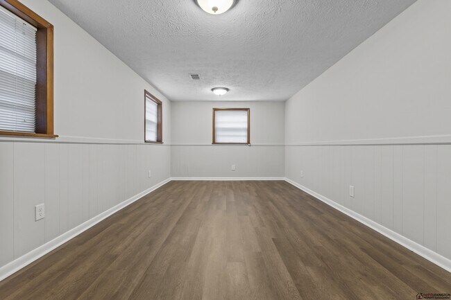 Building Photo - 2124 Violet Rd