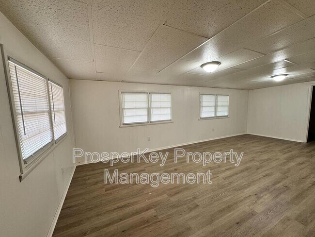 Building Photo - 3543 Berkley Dr