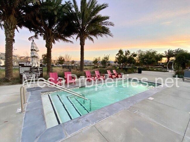 Building Photo - 3134 E La Avenida Dr