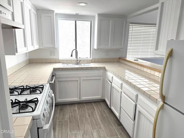 Building Photo - 244 Melrose Dr