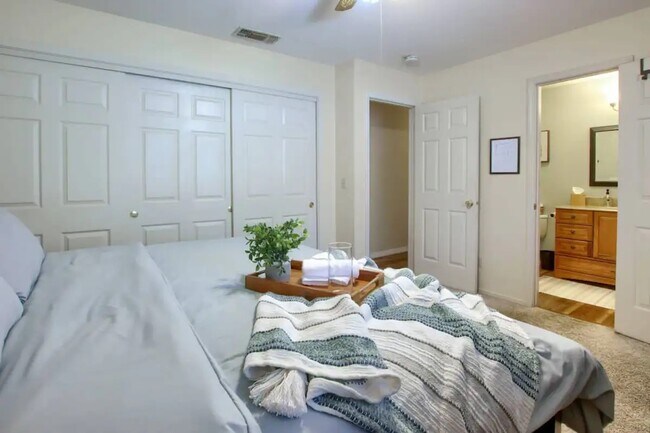 Building Photo - 2410 Coachman Rd