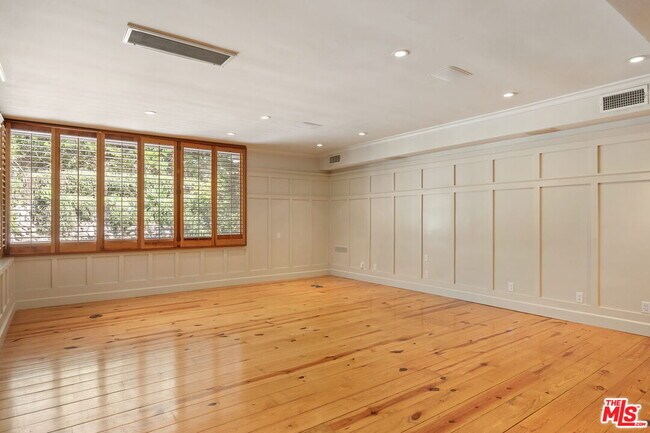 Building Photo - 7972 Mulholland Dr