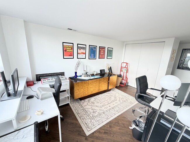 Building Photo - 2012 W St Paul Ave