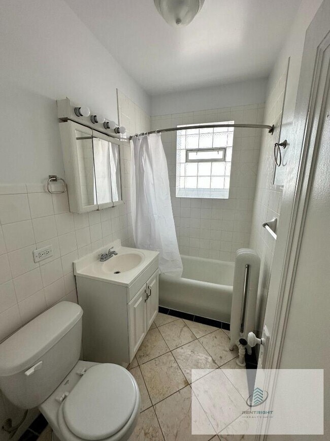 Building Photo - 4055 N Elston Ave