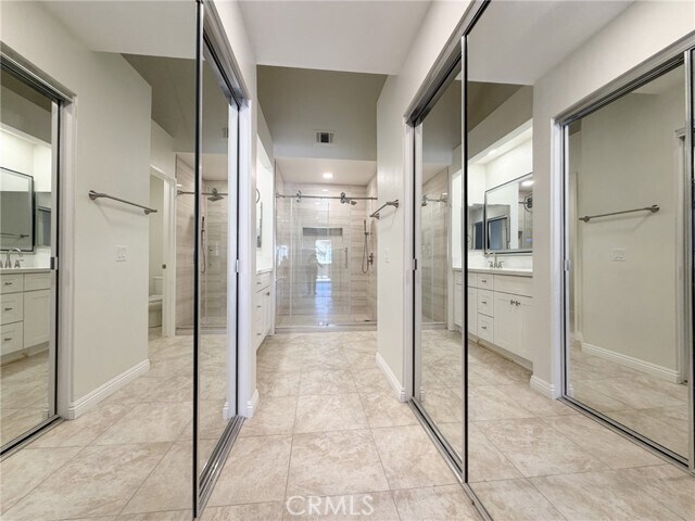Building Photo - 53 Cartier Aisle