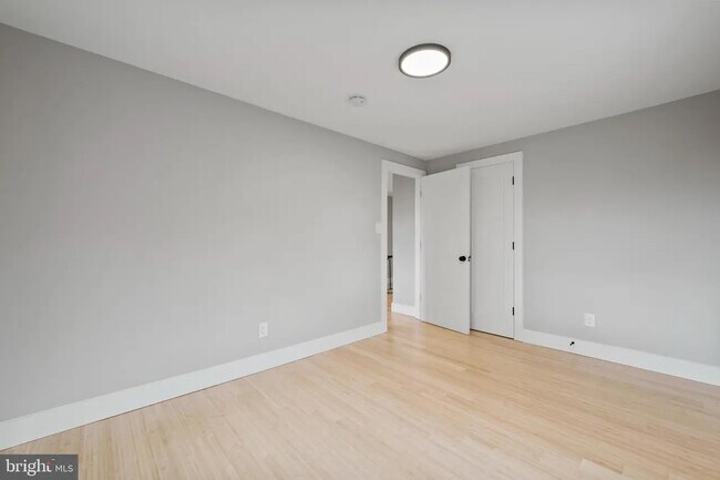 Building Photo - 28 Kennedy St