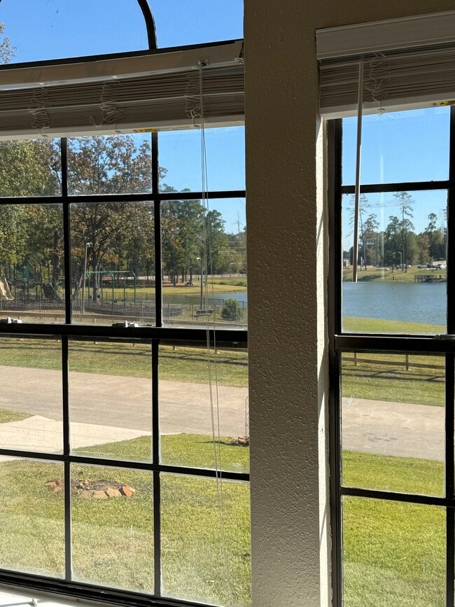 Building Photo - 11980 La Salle River Rd