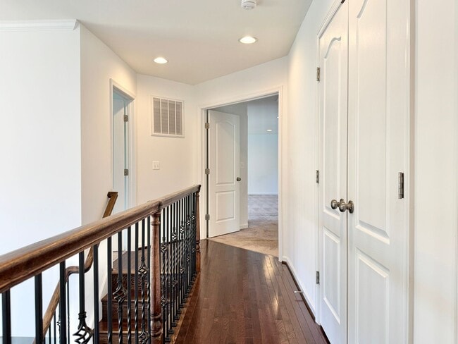 Building Photo - CLOSE TO BROOKE POINT VRE - LARGE ACREAGE HOME - STAFFORD- BASEMENT KITCHENETTE