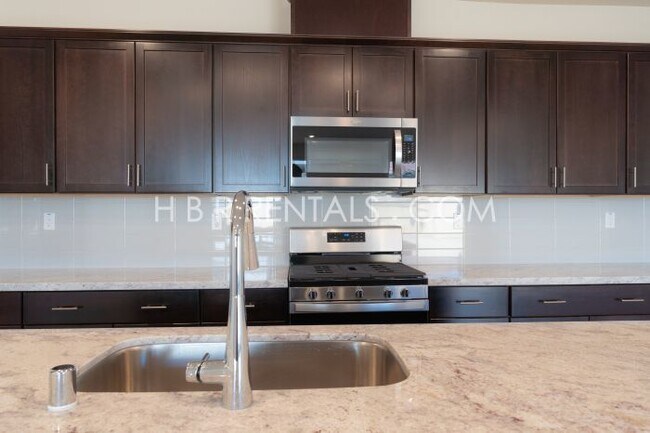 Building Photo - Modern & Spacious SINGLE STORY 4-Bedroom Home in Manteca – Fresh Updates & Comfortable Living