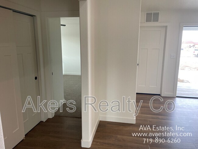 Building Photo - 970 S Coral Pl