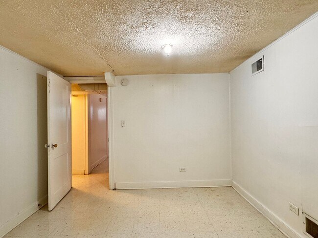 Building Photo - 1506 Broad Ave