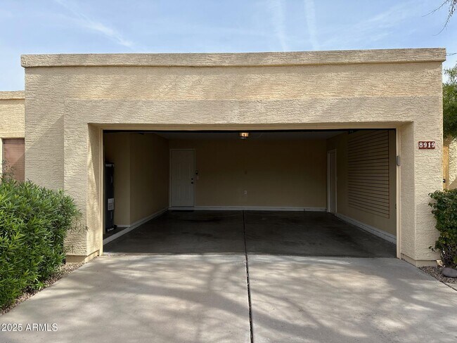 Building Photo - 8919 S Lori Ln