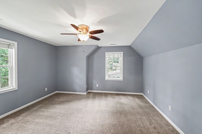 Building Photo - Exceptional 5-Bedroom Home with Finished Basement in Prime Location!
