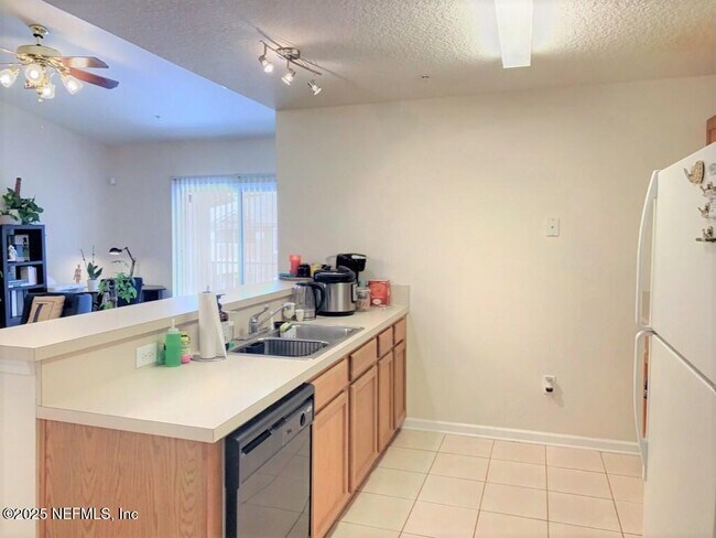Building Photo - 6100 Maggies Cir