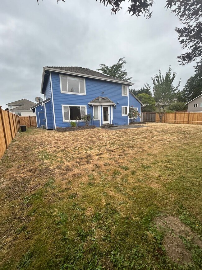 Building Photo - 4 Bed 3 Bath Fully Fenced Kenmore Home