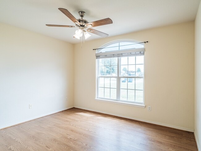 Building Photo - 2402 SW 19th St