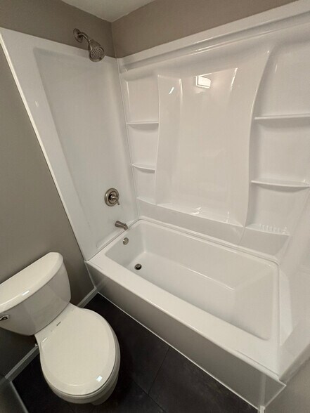 Building Photo - 601 Hillsboro Ave