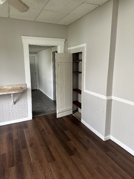 Building Photo - 3022 Bank St