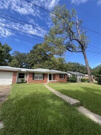 Building Photo - 716 Pinehill Dr