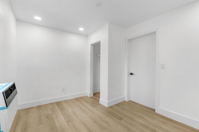 Building Photo - 114 NW 10th Ave