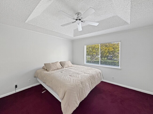 Building Photo - 4866 SW 32nd Terrace