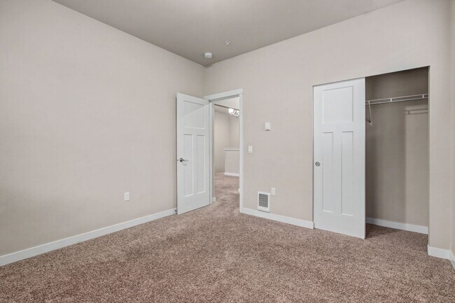 Building Photo - 1603 Burnside Pl