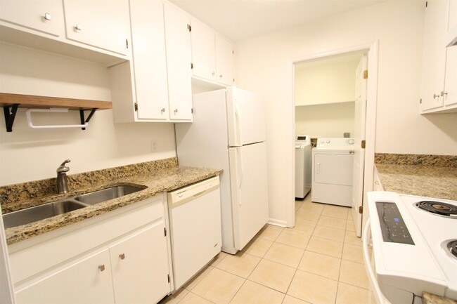 Building Photo - 617 N Magnolia Dr
