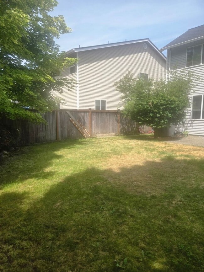 Building Photo - 3bd/2.5ba Maple Valley Home