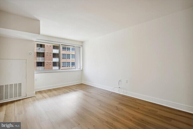 Building Photo - 800 4th St SW