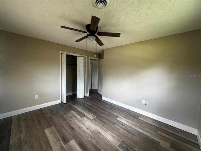 Building Photo - 3700 SE 34th Ct