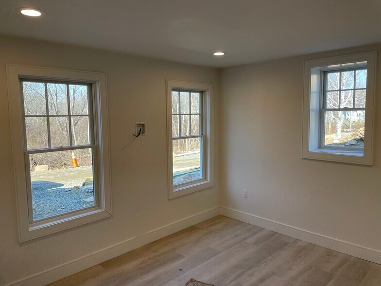 Building Photo - 24 Saint Anthonys Ln