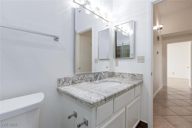 Building Photo - 2208 Ladue Dr