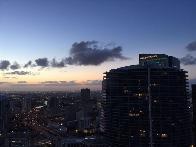 Building Photo - 475 Brickell Ave