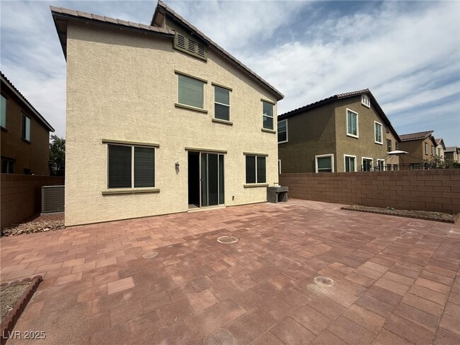 Building Photo - 2229 Mundare Dr