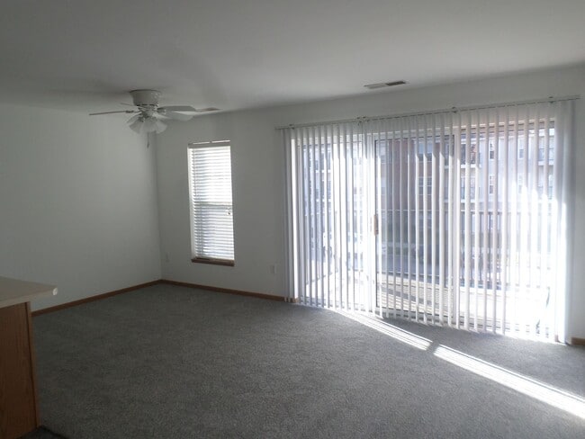 Building Photo - 6935 70th Ct