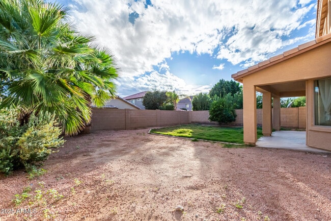 Building Photo - 3545 E Crescent Way