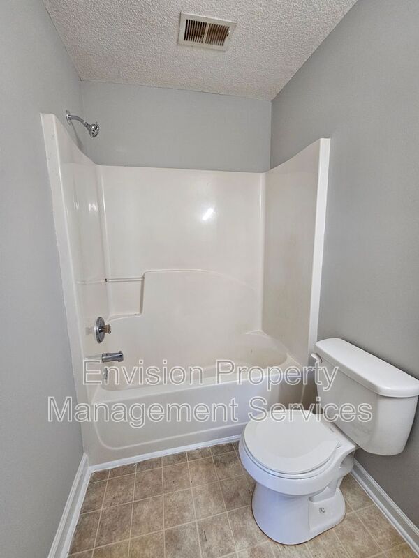 Building Photo - 336 Coral Cir
