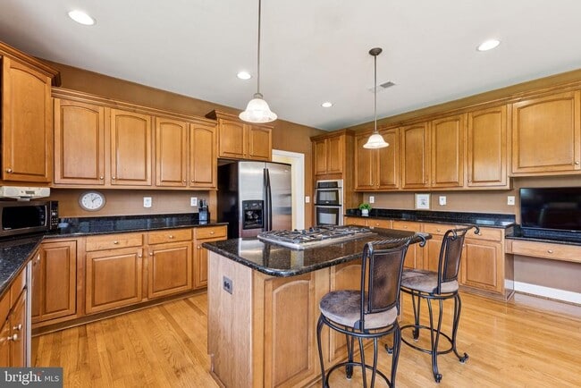Building Photo - 26368 Strathaven Ct