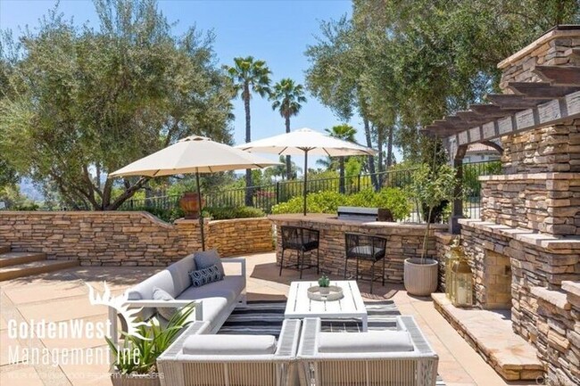Building Photo - Luxurious 4Bdm 3Ba Escondido Estate with R...