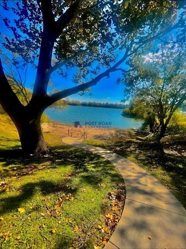 Building Photo - 575 W 27th St S