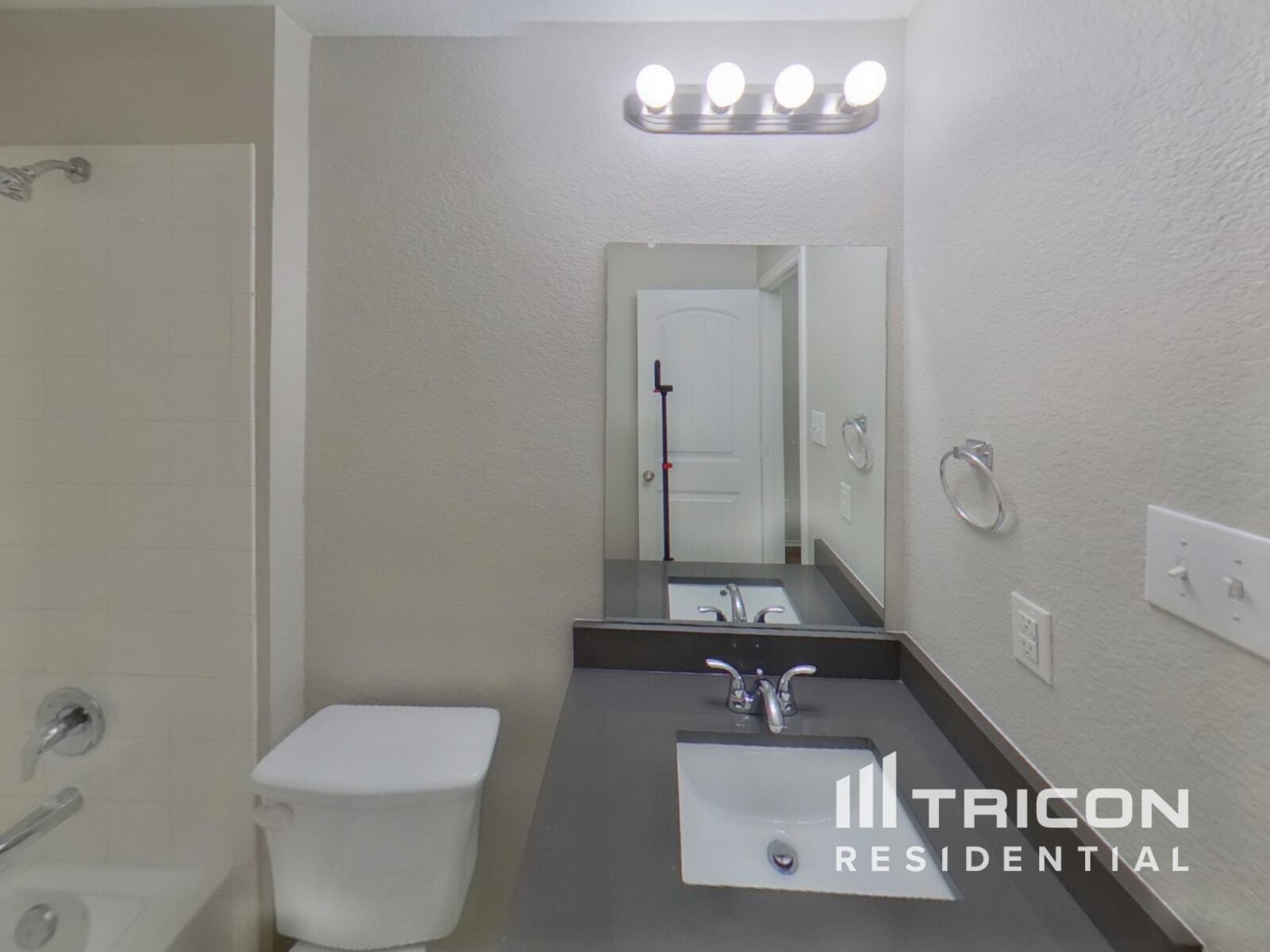 Building Photo - 1112 Roman Dr